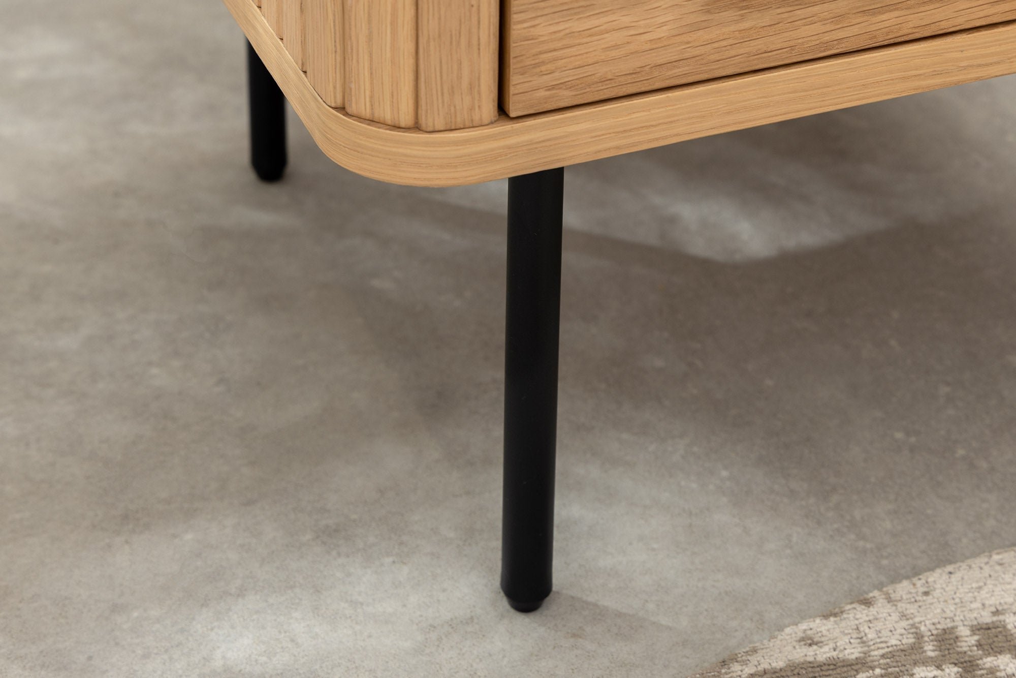 Table de chevet moderne ATELIER Table d’appoint 55cm en chêne avec tiroirs