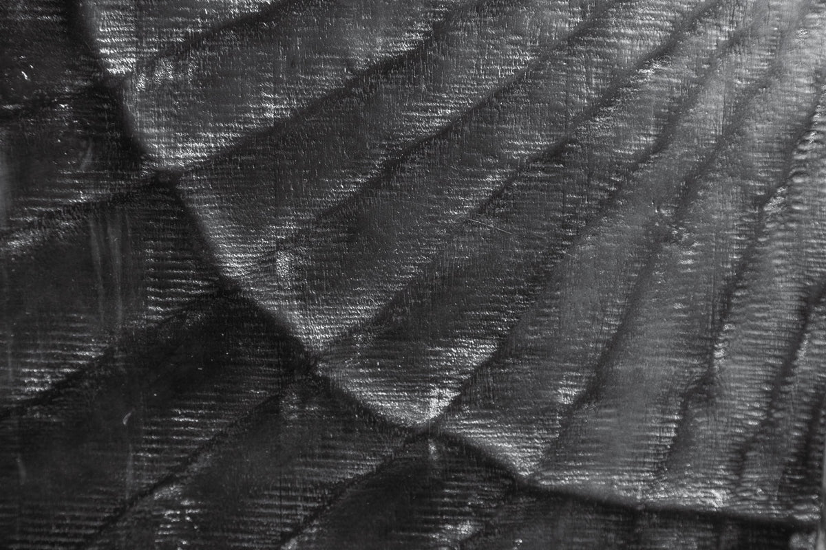 Table de chevet solide SCORPION Table d’appoint 50cm en manguier noir avec sculptures 3D