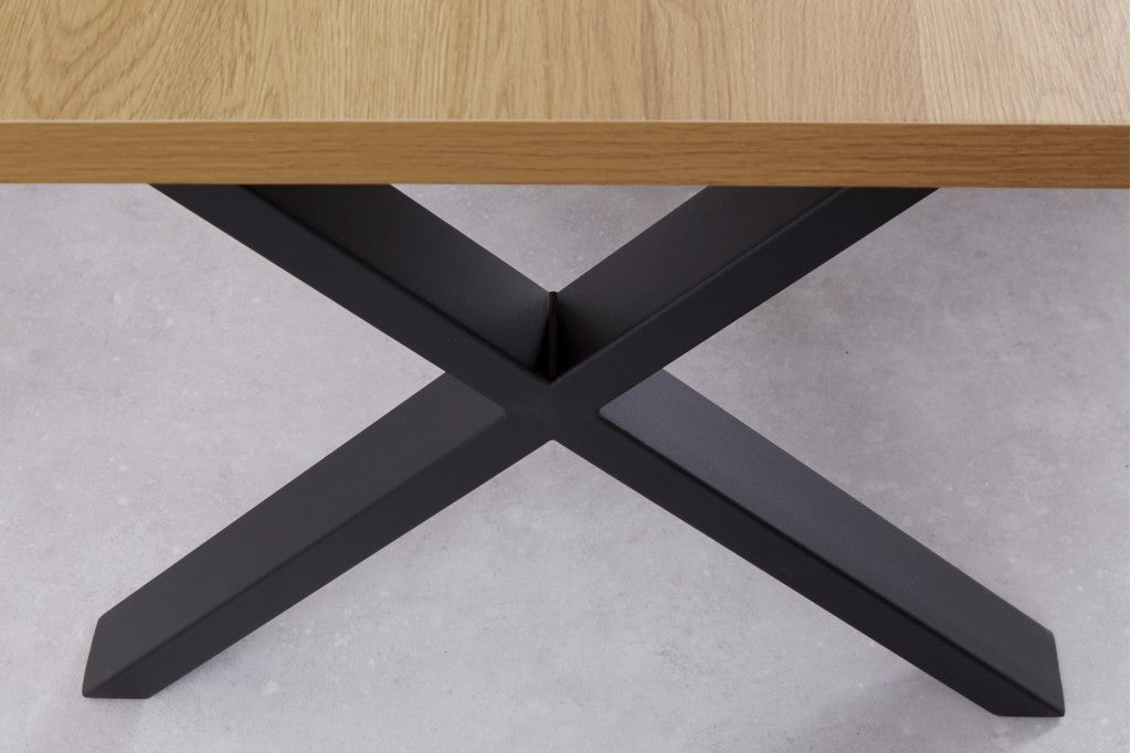 Table de salle à manger industrielle LOFT 160cm aspect chêne avec piétement en X noir
