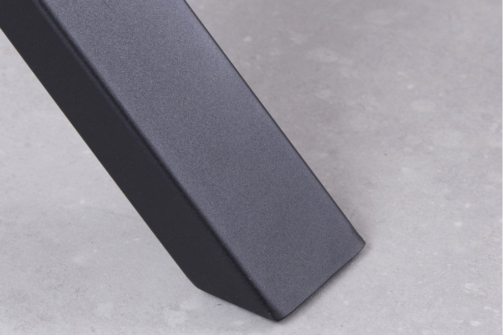 Table de salle à manger industrielle LOFT 160cm aspect chêne avec piétement en X noir