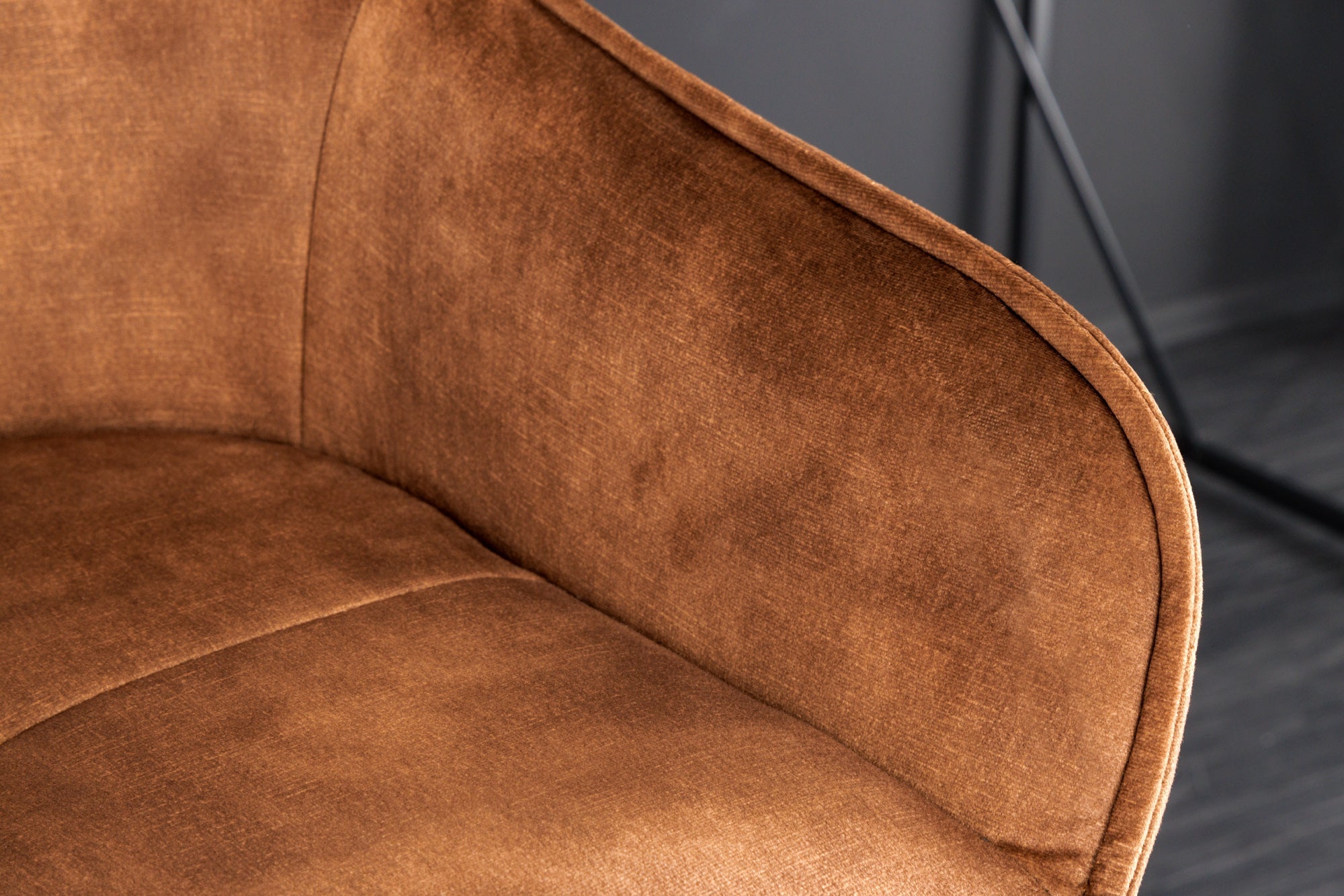 Tabouret de bar design EUPHORIA velours marron rouille pieds en métal noir chaise de bar avec dossier