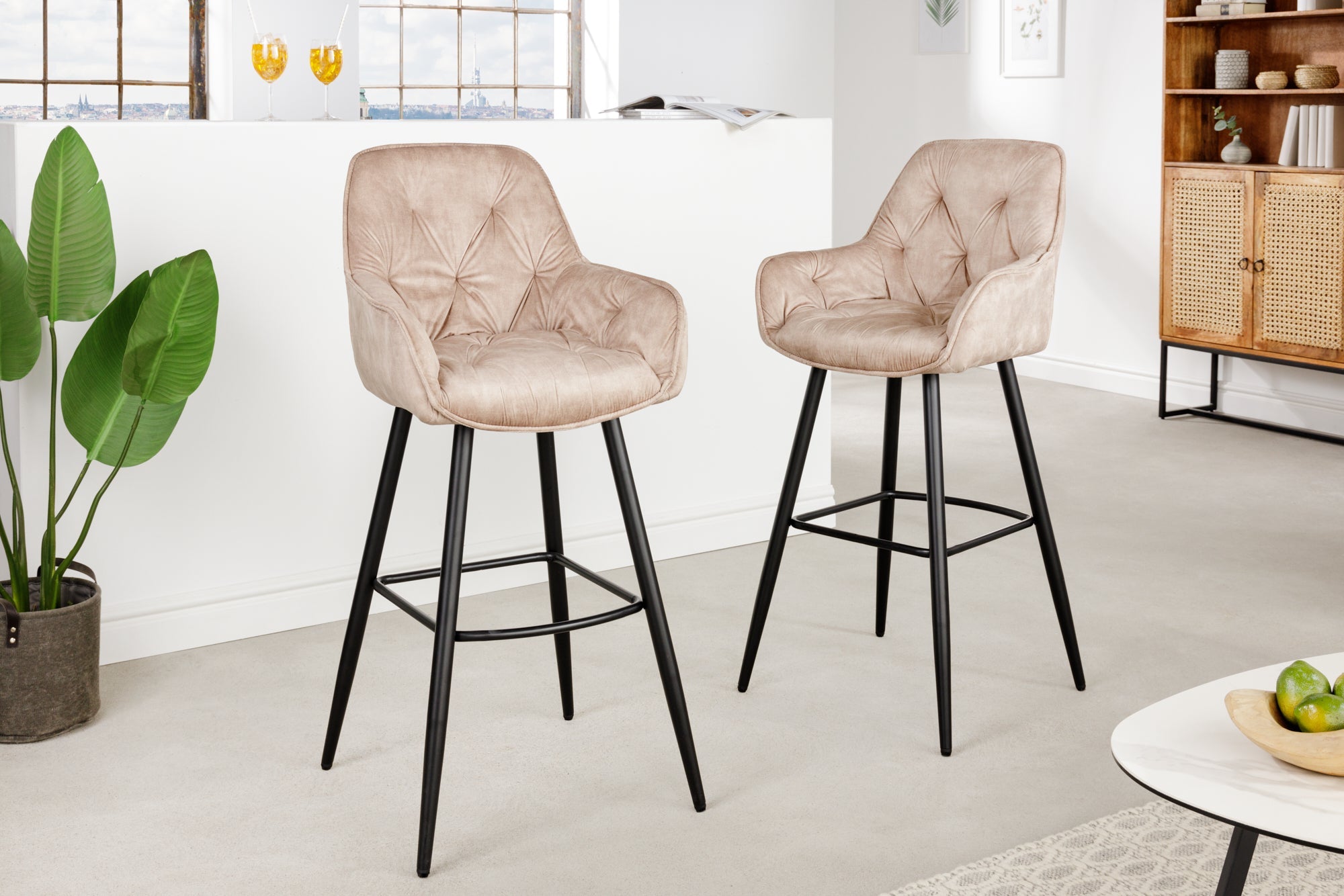 Taburete de bar de diseño MILANO Silla de bar de terciopelo beige champán con respaldo de metal negro
