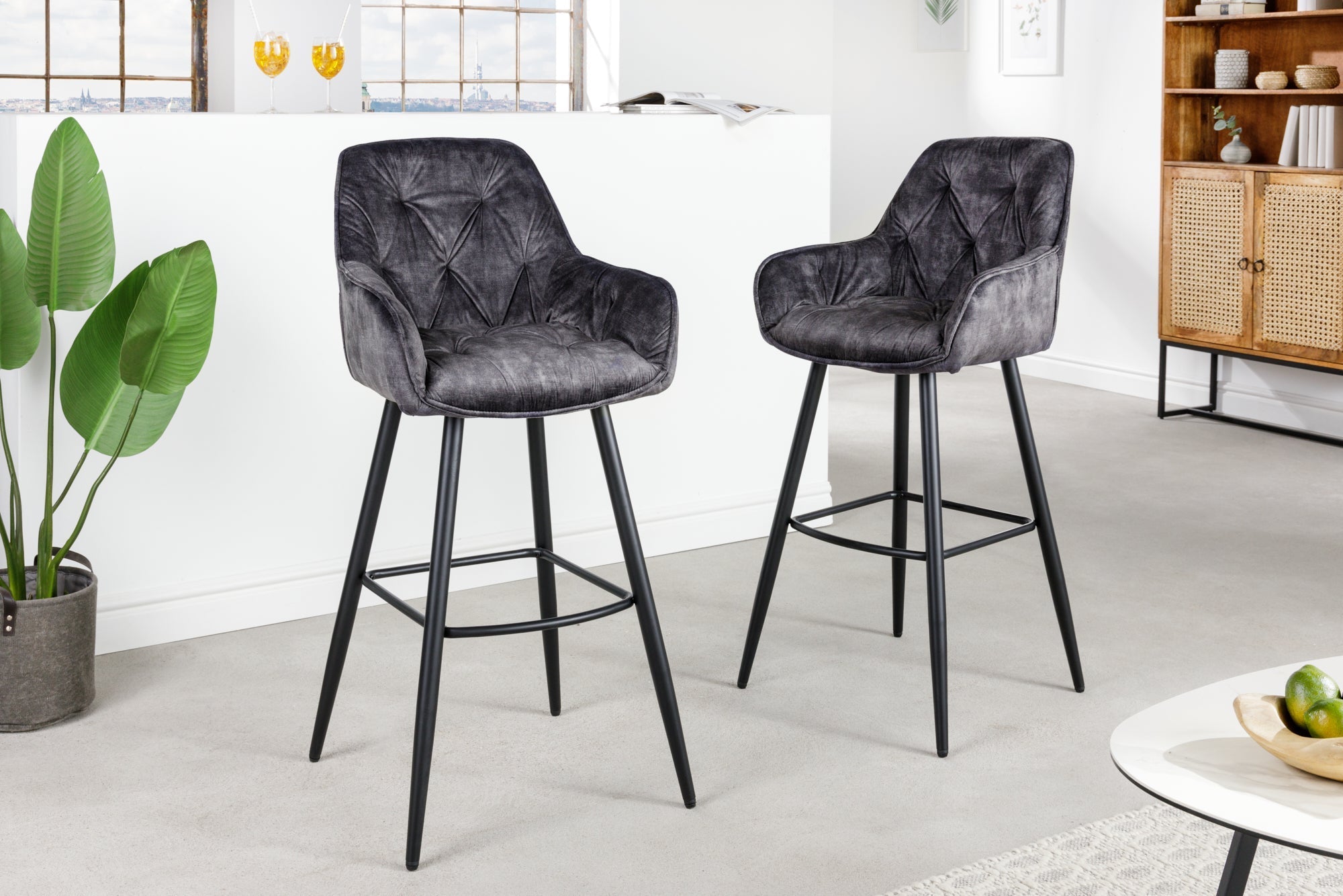 tabouret-de-bar-design-milano-chaise-de-bar-en-velours-gris-avec-dossier-en-metal-matelasse-chesterfield-noir_41957 (inv)