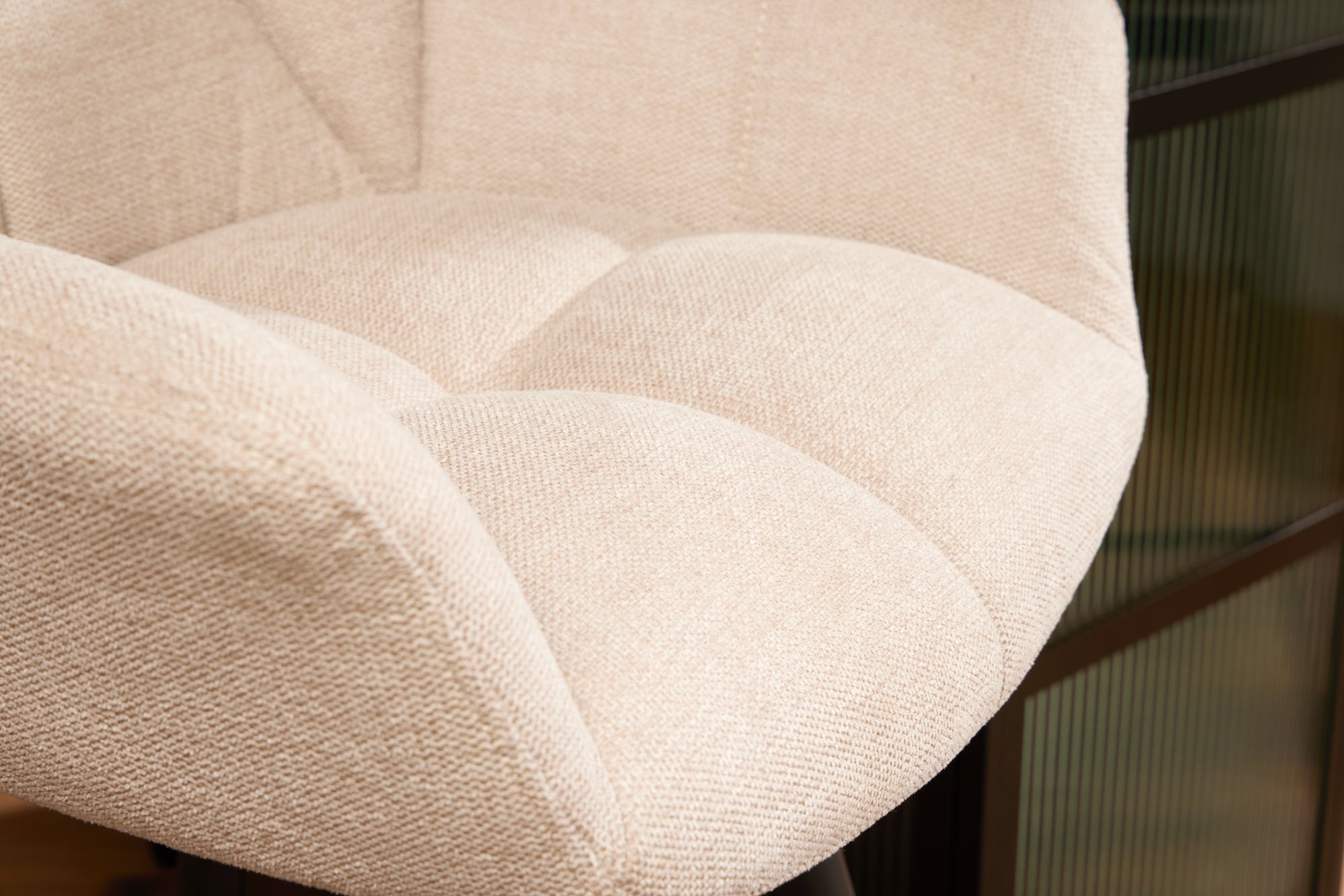 Tabouret de bar pivotant PAPILLON chaise de bar beige champagne avec dossier pieds en métal noir