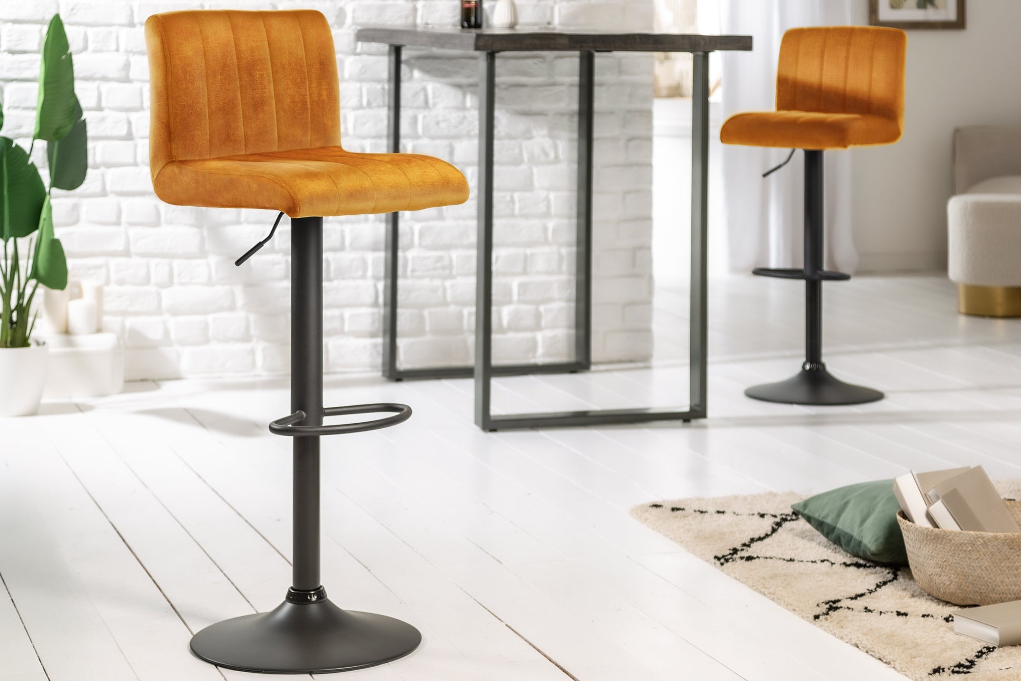 tabouret-de-bar-pivotant-portland-chaise-de-bar-en-velours-jaune-moutarde-avec-dossier-reglable-en-hauteur_41422 (inv)