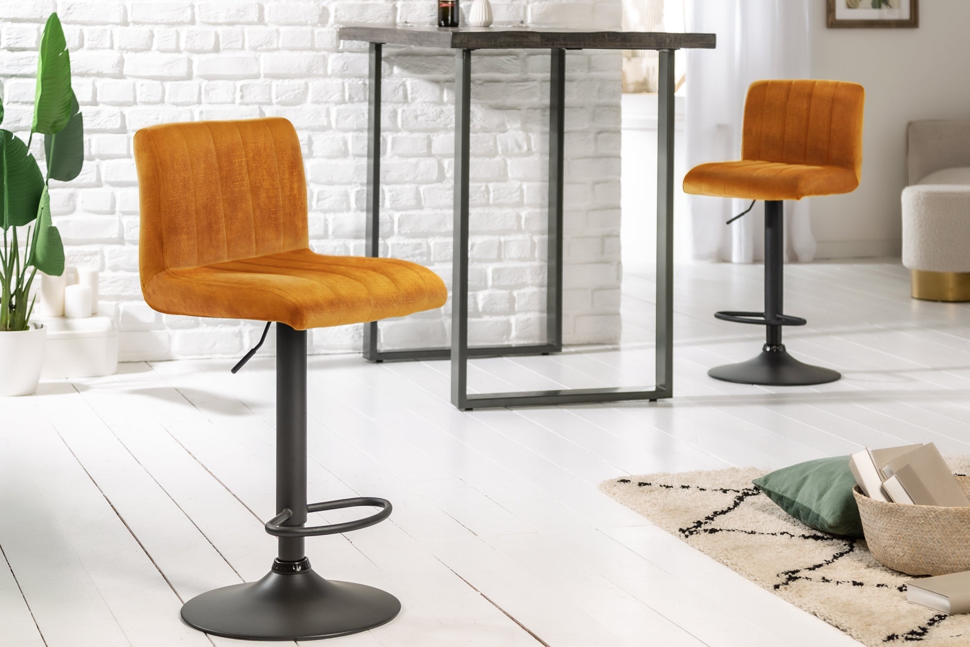 tabouret-de-bar-pivotant-portland-chaise-de-bar-en-velours-jaune-moutarde-avec-dossier-reglable-en-hauteur_41422 (inv)