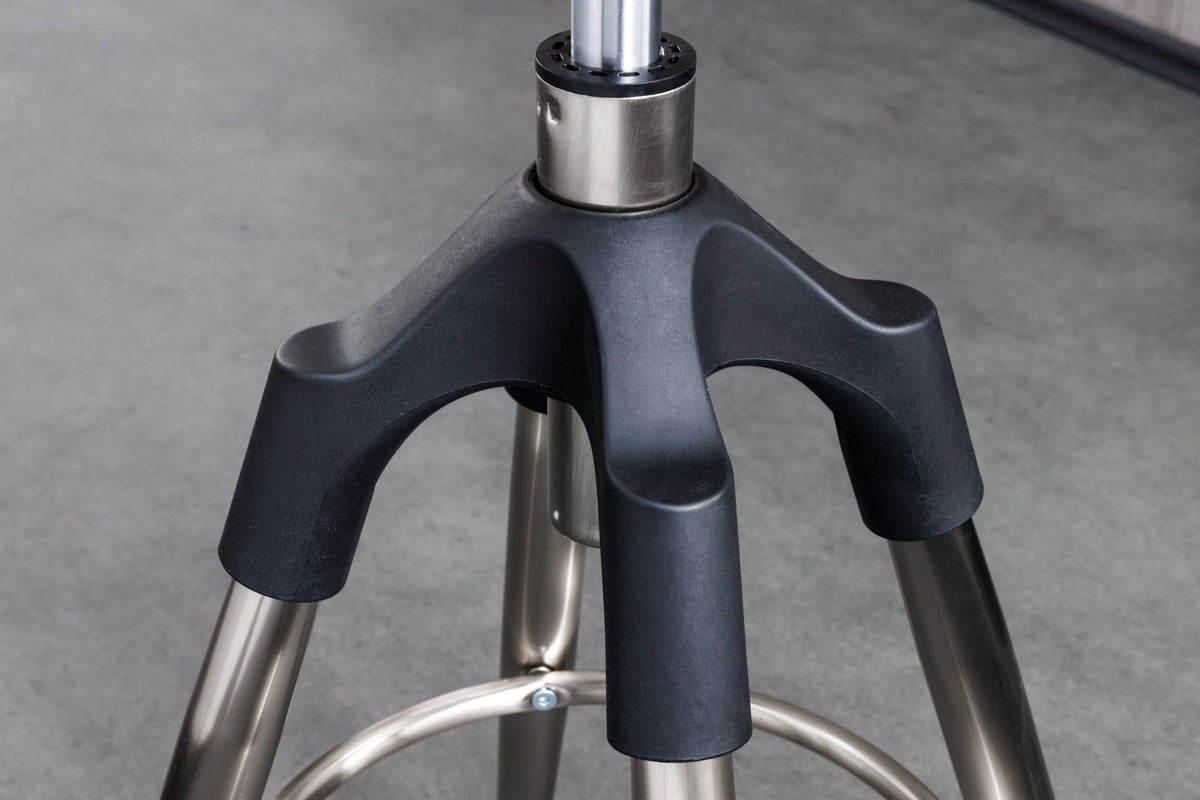 Tabouret de bar réglable en hauteur INDUSTRIAL chrome brossé argent noir métal rond rotatif (réf. 43655)