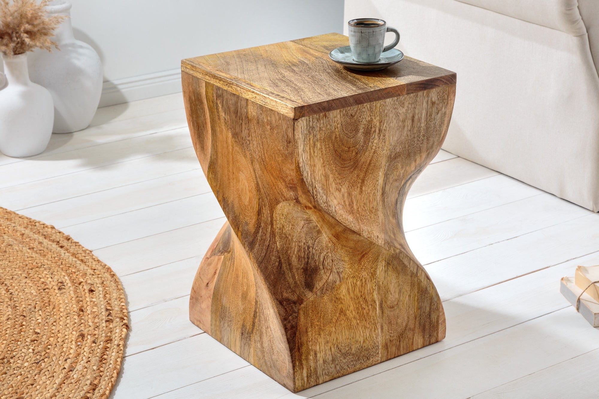 TWIST Taburete macizo de 45cm en madera de mango natural Mesa auxiliar hecha a mano
