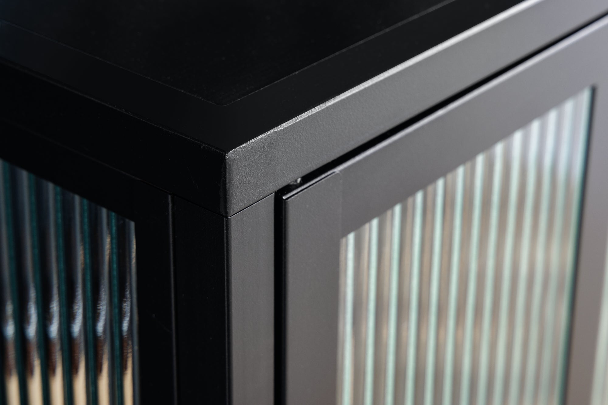Vitrine industrielle DURA STEEL 180cm buffet en verre nervuré en métal noir