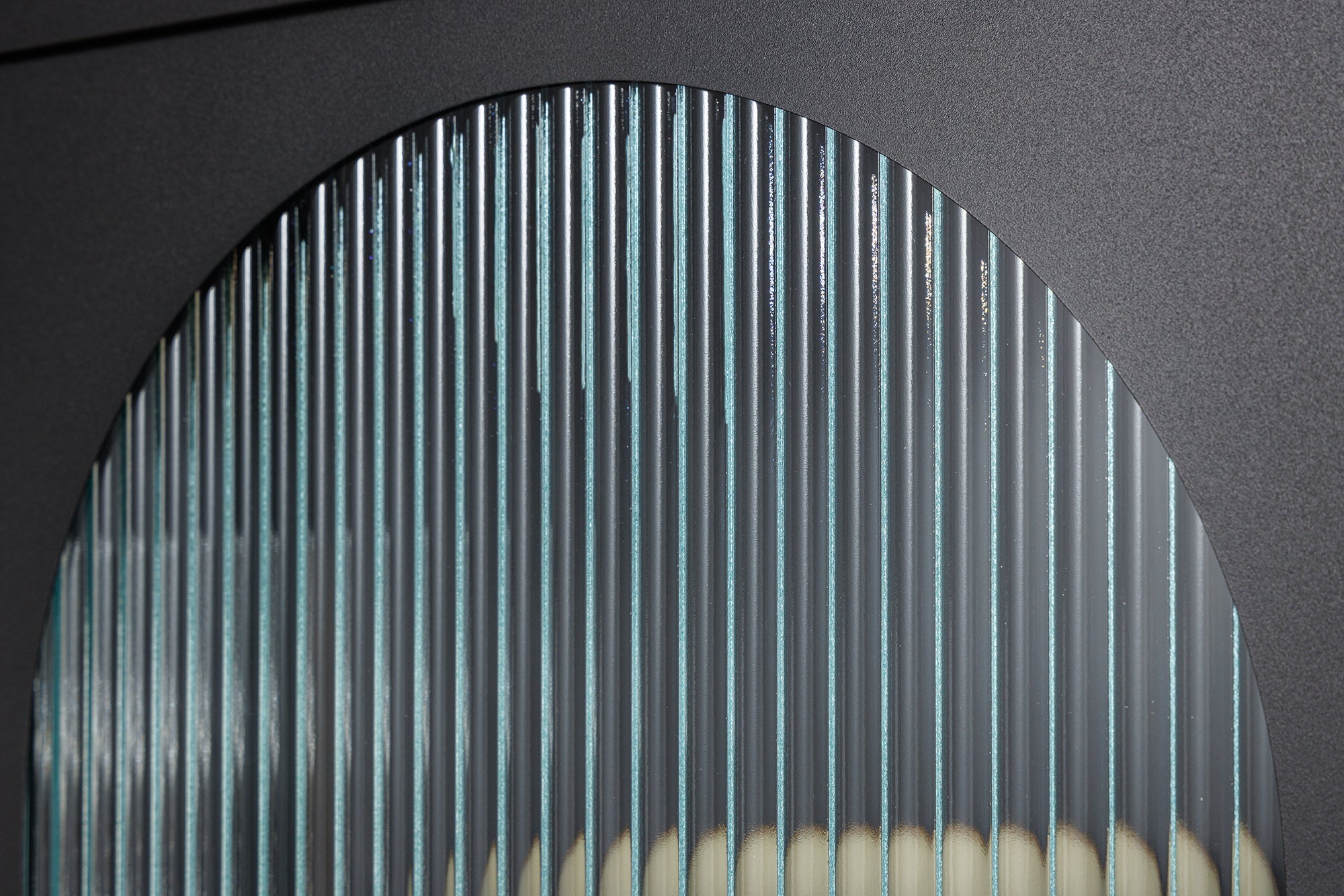 Vitrine moderne PARIS 180cm meuble haut en verre nervuré noir doré